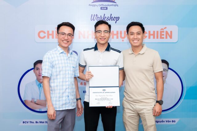 Bs Nguyễn Tất Hào (ở giữa) trong khoá học chuyên sâu về chỉnh nha