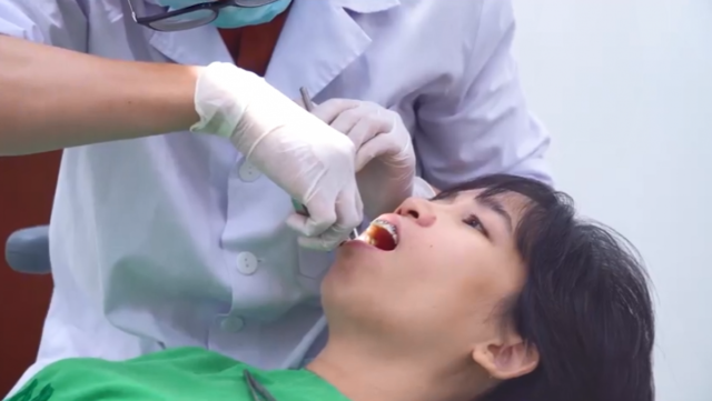 Khách hàng tại Nha khoa Cẩm Tú