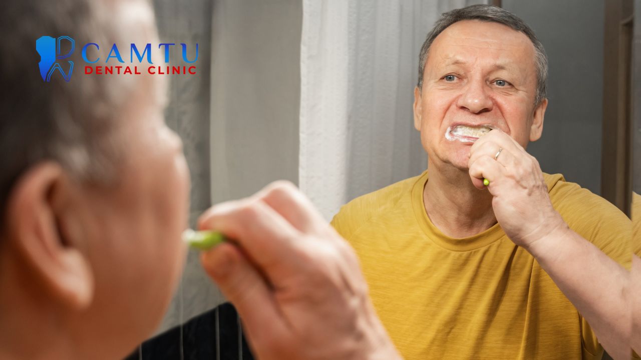 Chăm sóc răng miệng cho người lớn tuổi