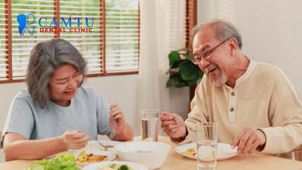 Chăm sóc răng miệng cho người lớn tuổi