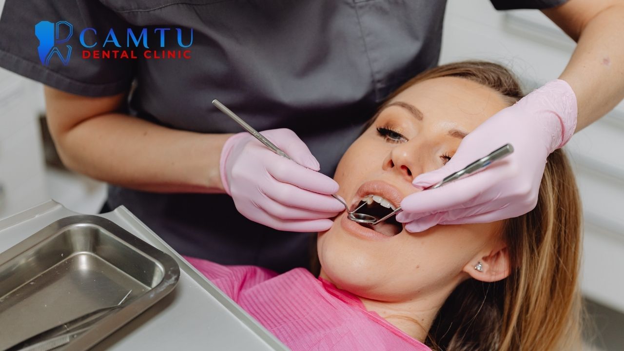 So sánh kỹ thuật nhổ răng khôn truyền thống và sử dụng laser