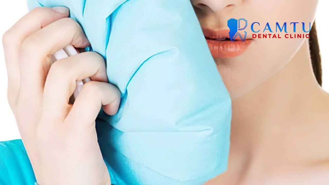 vệ sinh răng miệng sau khi nhổ răng khôn