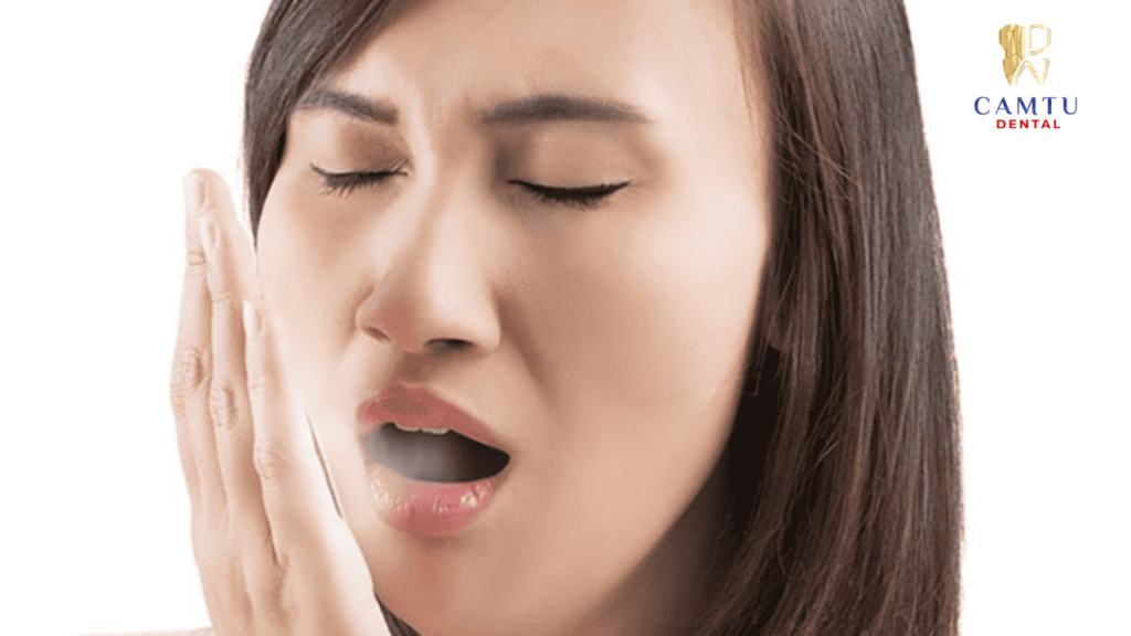 Sâu răng khiến hơi thở có mùi hôi