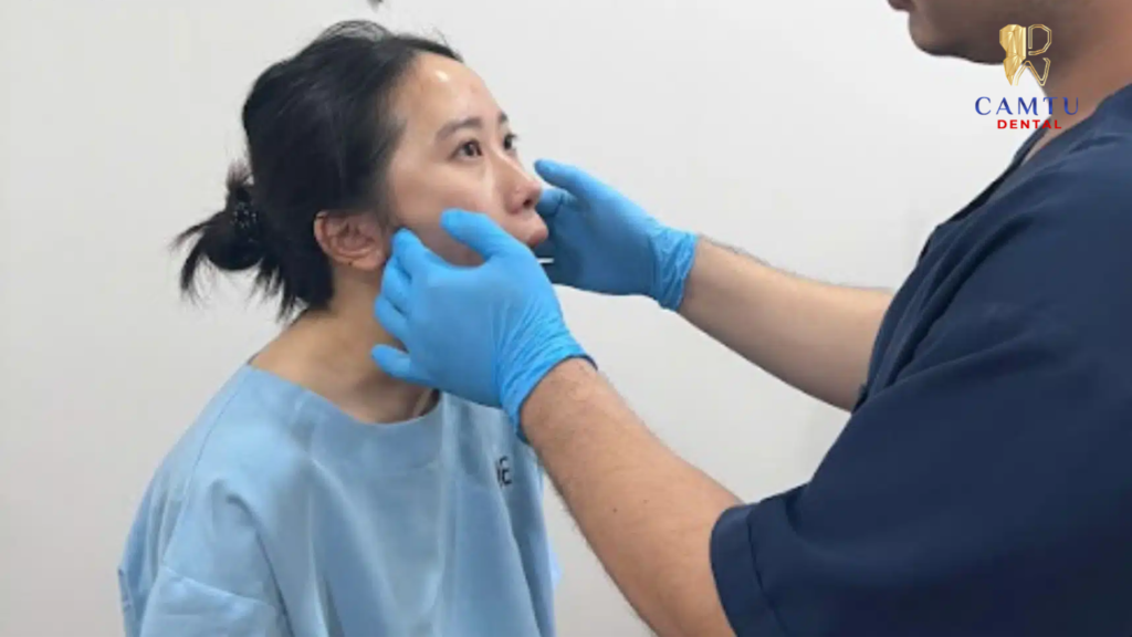 Bác sĩ đánh giá mức độ rối loạn khớp hàm