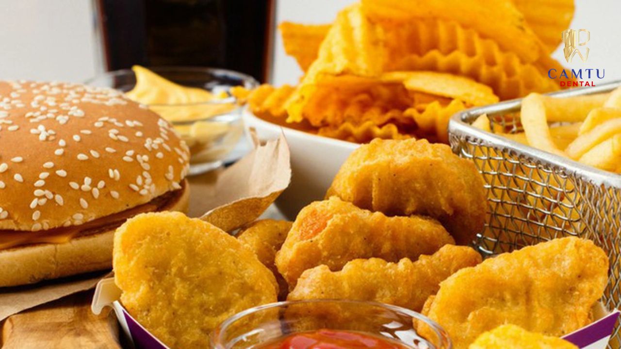 Tránh ăn những thực phẩm có quá nhiều dầu mỡ
