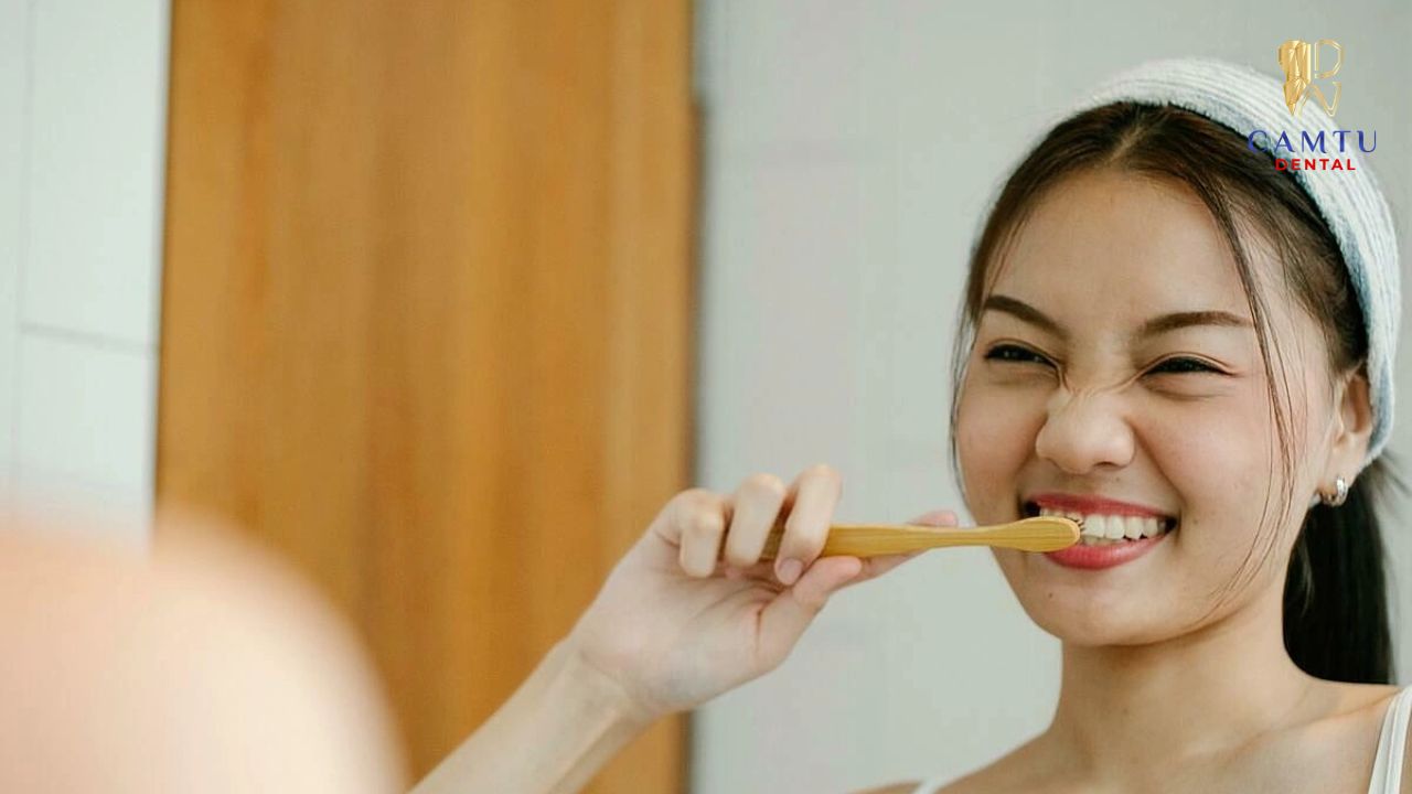 Đánh răng đúng cách để tránh làm tổn thương nướu