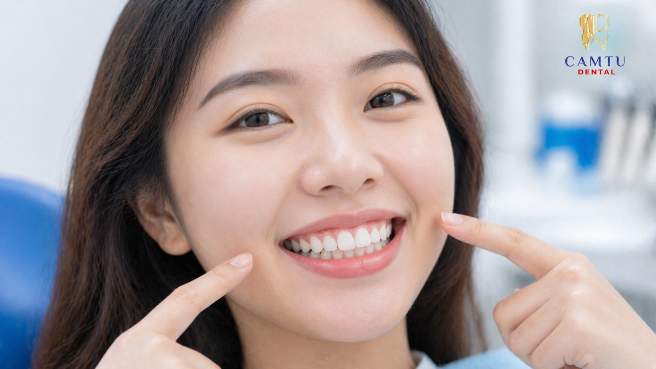 Không có giới hạn tuổi tuyệt đối, điều kiện quan trọng là răng và xương hàm còn khỏe